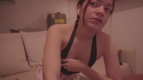 Snapshot of mila_1 chatting on 10-26-25, 06:52 mila_1 online show from 10-26-25, 06:52