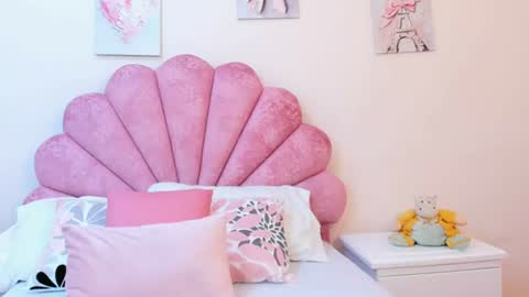 mila_adamss online show from 06-18-26, 10:52