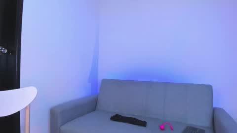 mila  online show from 01-10-26, 08:10