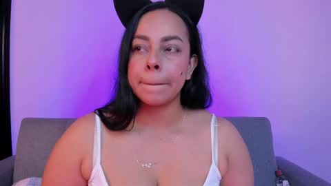 Snapshot of mila_chic chatting on 05-18-26, 10:26 mila online show from 05-18-26, 10:26