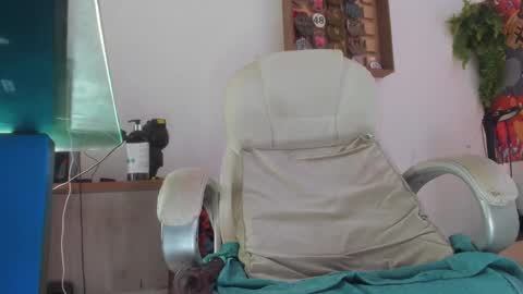 Mila Dash online show from 10-15-25, 01:44