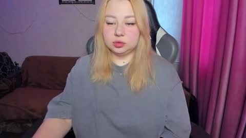 Mila shy sensual person  online show from 11-12-25, 08:59