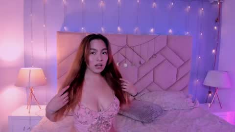 Mila Monnet online show from 05-19-26, 03:35