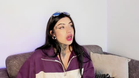 Snapshot of mila_monty__ chatting on 01-10-25, 03:29 online show from 01-10-25, 03:29