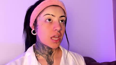 Snapshot of mila_monty__ chatting on 10-18-25, 03:20 online show from 10-18-25, 03:20