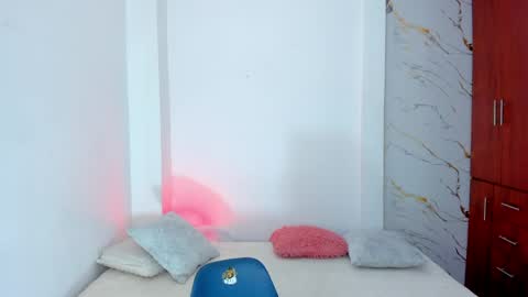 Snapshot of mila_rose1 chatting on 05-06-26, 12:52 martina online show from 05-06-26, 12:52