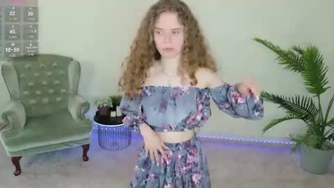 Snapshot of mila_stain chatting on 06-12-26, 07:40 Mila online show from 06-12-26, 07:40