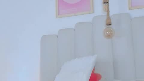 mila_stark333 online show from 04-23-26, 06:03