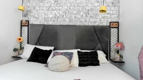 mila online show from 09-26-25, 10:08