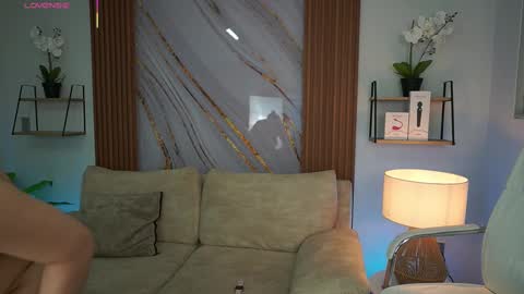 milacrave online show from 10-02-25, 11:39