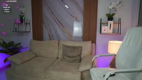 milacrave online show from 10-13-25, 11:32