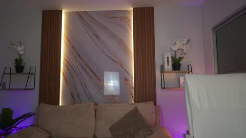 milacrave online show from 12-16-25, 11:37