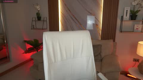 milacrave online show from 12-19-25, 11:39