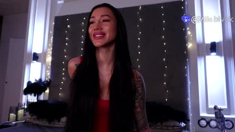 Snapshot of miladenver chatting on 12-18-24, 11:02 Mila online show from 12-18-24, 11:02