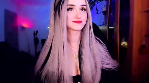 Snapshot of miladyjolie chatting on 01-08-25, 12:38 MiladyJolie online show from 01-08-25, 12:38