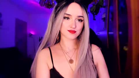 Snapshot of miladyjolie chatting on 01-22-25, 04:13 MiladyJolie online show from 01-22-25, 04:13