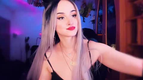 Snapshot of miladyjolie chatting on 02-07-25, 02:29 MiladyJolie online show from 02-07-25, 02:29