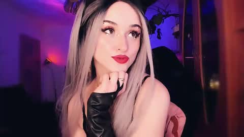 Snapshot of miladyjolie chatting on 02-25-25, 04:35 MiladyJolie online show from 02-25-25, 04:35