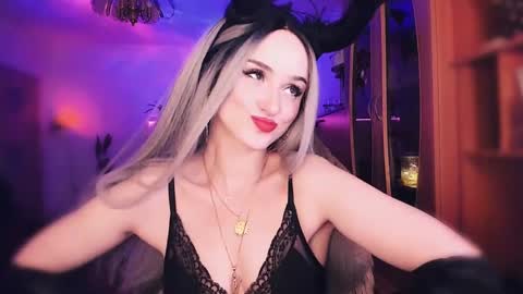 Snapshot of miladyjolie chatting on 03-01-25, 12:50 MiladyJolie online show from 03-01-25, 12:50