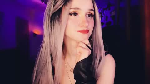 Snapshot of miladyjolie chatting on 09-12-25, 03:17 MiladyJolie online show from 09-12-25, 03:17