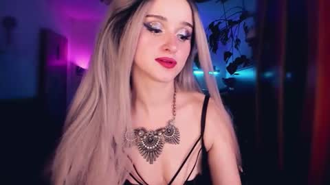 Snapshot of miladyjolie chatting on 09-27-25, 07:19 MiladyJolie online show from 09-27-25, 07:19