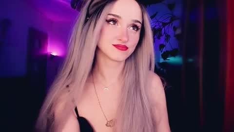 Snapshot of miladyjolie chatting on 10-21-25, 06:14 MiladyJolie online show from 10-21-25, 06:14