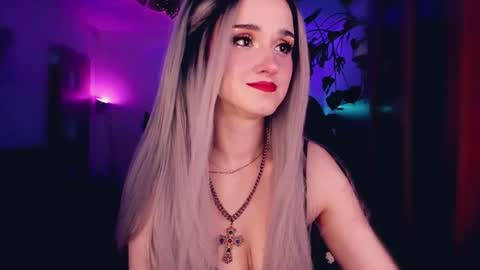 Snapshot of miladyjolie chatting on 10-22-25, 07:19 MiladyJolie online show from 10-22-25, 07:19