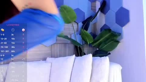 Snapshot of milagrace1 chatting on 05-04-26, 10:44 online show from 05-04-26, 10:44