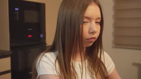 Snapshot of milaice chatting on 02-12-26, 01:06 Mila online show from 02-12-26, 01:06