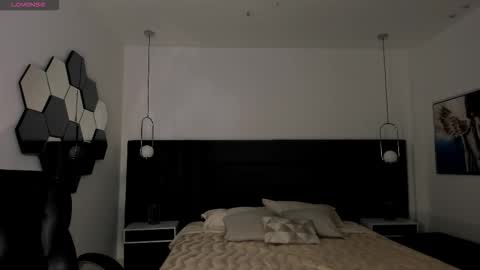Snapshot of milalawrence_ chatting on 09-21-25, 10:33 Mila  online show from 09-21-25, 10:33