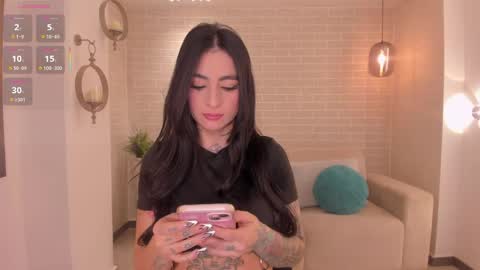 Snapshot of milalawrence_ chatting on 05-14-26, 11:39 Mila online show from 05-14-26, 11:39