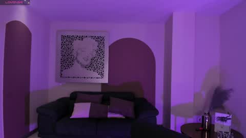 Snapshot of milalawrence_ chatting on 05-17-26, 11:28 Mila online show from 05-17-26, 11:28