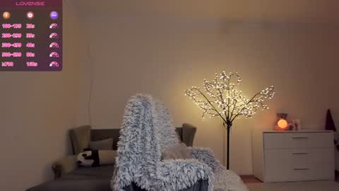 Snapshot of milamurrr_ chatting on 12-13-24, 01:55 Milana online show from 12-13-24, 01:55