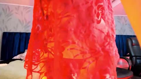 Snapshot of milan_daph chatting on 02-14-26, 05:32 Daphne online show from 02-14-26, 05:32