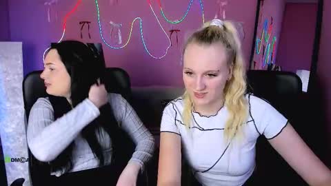 Mila online show from 03-11-26, 01:39