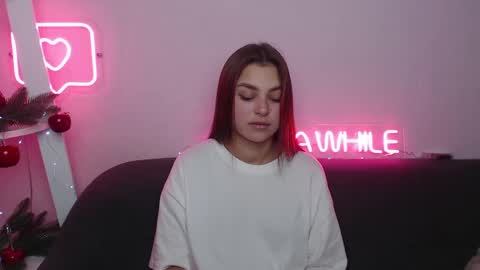 Snapshot of milanaangelas chatting on 12-17-24, 10:34 milanaangelas online show from 12-17-24, 10:34