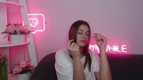 Snapshot of milanaangelas chatting on 01-21-25, 11:03 milanaangelas online show from 01-21-25, 11:03