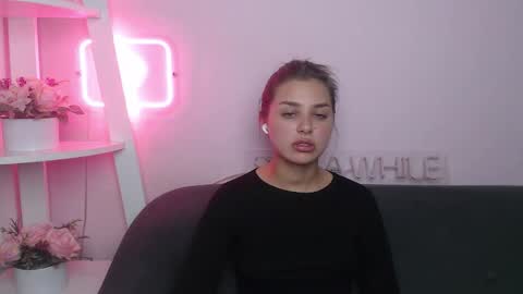 Snapshot of milanaangelas chatting on 10-18-25, 04:52 milanaangelas online show from 10-18-25, 04:52
