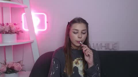 Snapshot of milanaangelas chatting on 10-20-25, 04:46 milanaangelas online show from 10-20-25, 04:46