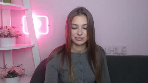 Snapshot of milanaangelas chatting on 11-15-25, 06:00 milanaangelas online show from 11-15-25, 06:00