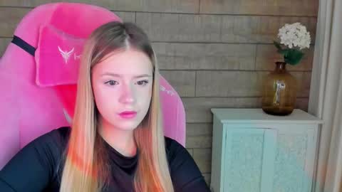 MilanaBalmain online show from 09-28-25, 04:07