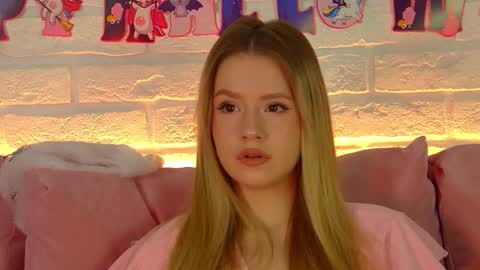 MilanaBalmain online show from 11-04-25, 04:22