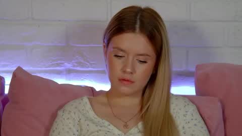 MilanaBalmain online show from 04-15-26, 07:58