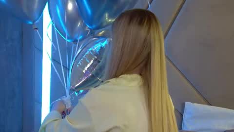 MilanaBalmain online show from 04-22-26, 04:30