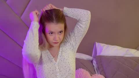 MilanaBalmain online show from 04-27-26, 04:21