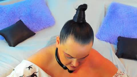 Snapshot of milanabiegert chatting on 01-08-25, 11:32 Lana online show from 01-08-25, 11:32