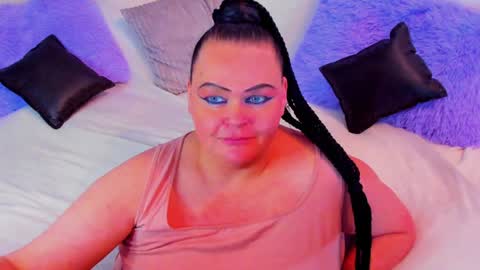 Snapshot of milanabiegert chatting on 02-06-25, 10:43 Lana online show from 02-06-25, 10:43