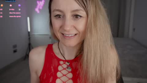 Snapshot of milanacamgirl chatting on 05-04-26, 05:42 Milana online show from 05-04-26, 05:42