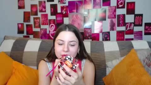 Snapshot of milanaroz chatting on 02-07-25, 09:26 milanaroz online show from 02-07-25, 09:26