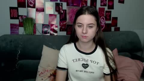 Snapshot of milanaroz chatting on 09-13-25, 04:51 milanaroz online show from 09-13-25, 04:51